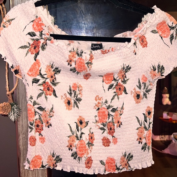 Justify Tops - Summer Ruched Top - White/Floral Print - Over the Shoulder Cropped Tee